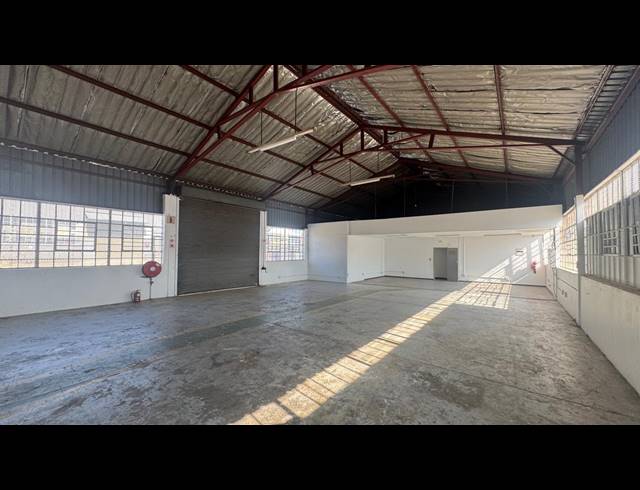 266M² WAREHOUSE TO LET IN WYNBERG